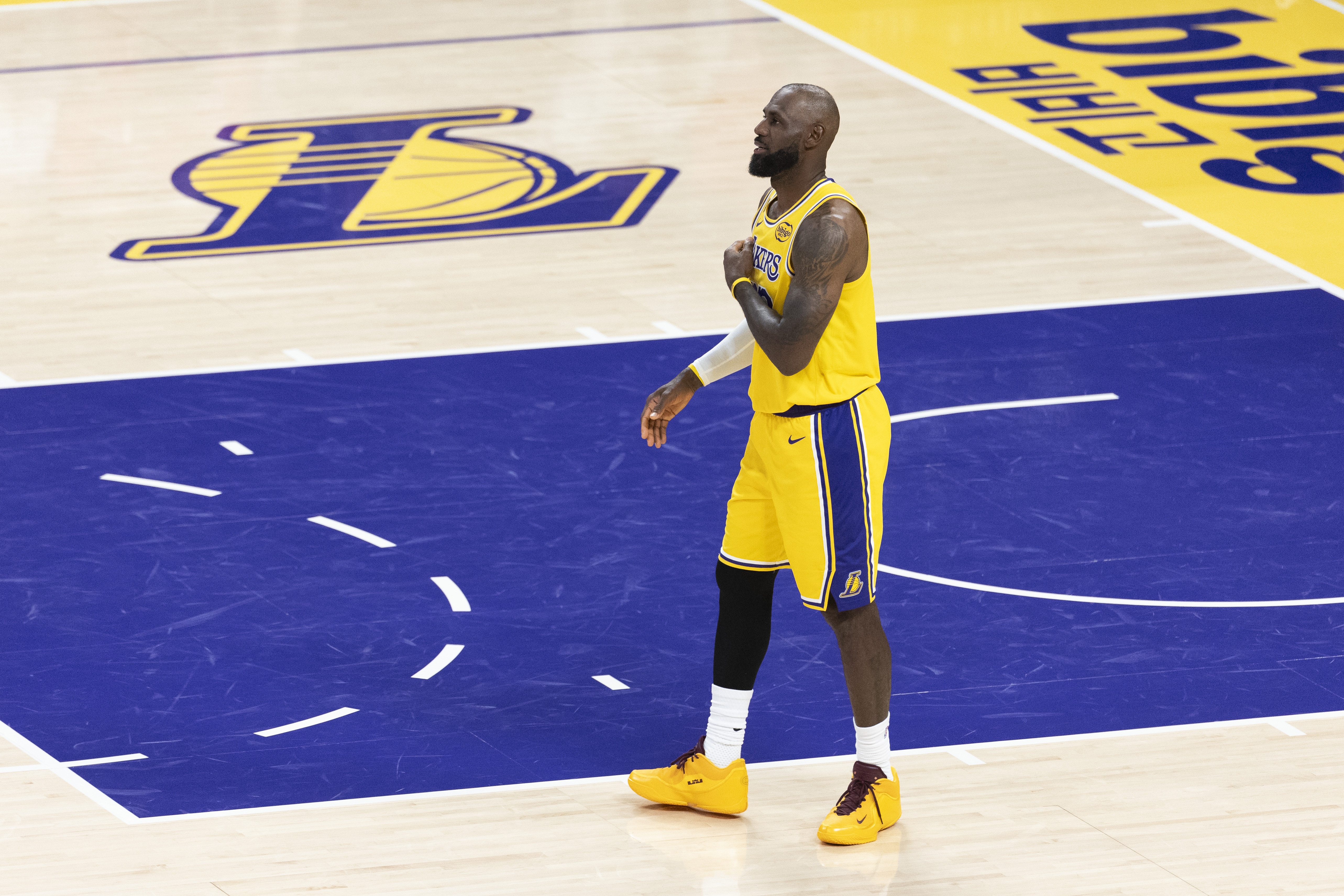 开云真人平台首页登录入口官网-Shams：詹姆斯本人&amp;联盟感觉他会再打一年 湖人表现影响他的未来